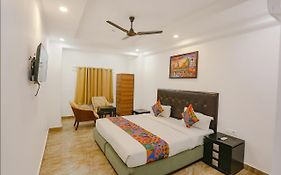 Fabexpress Taj Residency Near Yashobhoomi Convention Centre