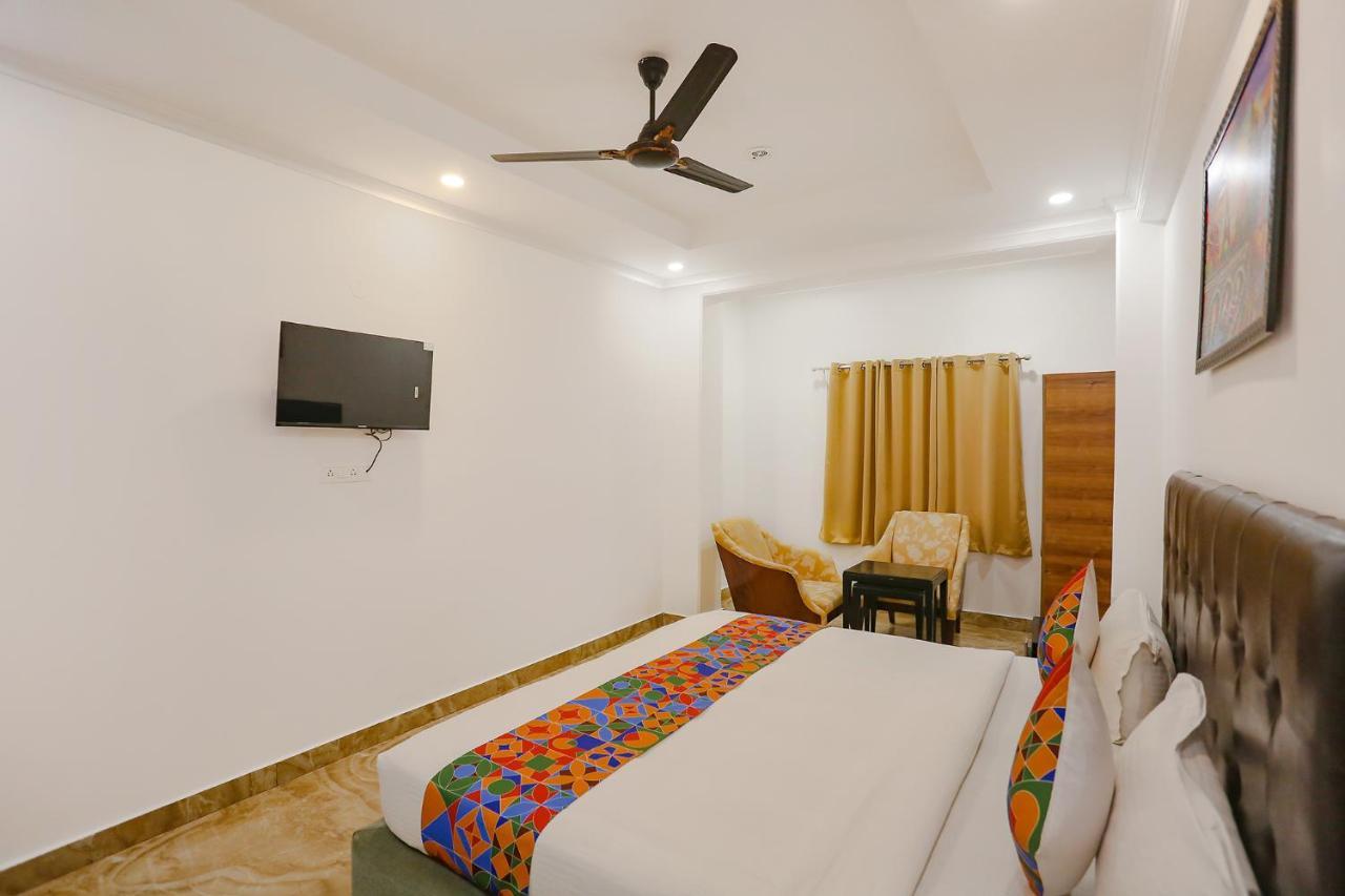 Fabexpress Taj Residency Near Yashobhoomi Convention Centre Hotel Delhi  Exterior photo
